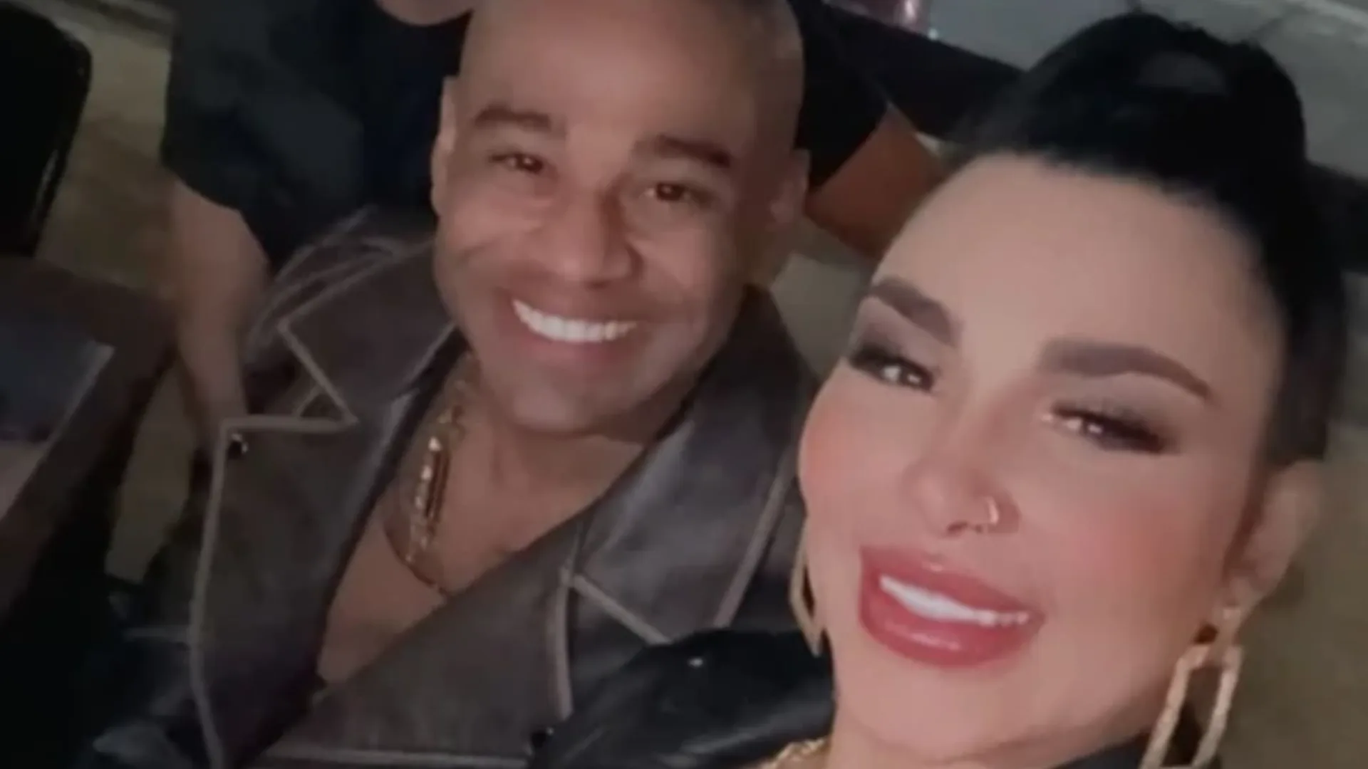 Novo casal? Cezar Black é visto aos beijos com ex-Fazenda