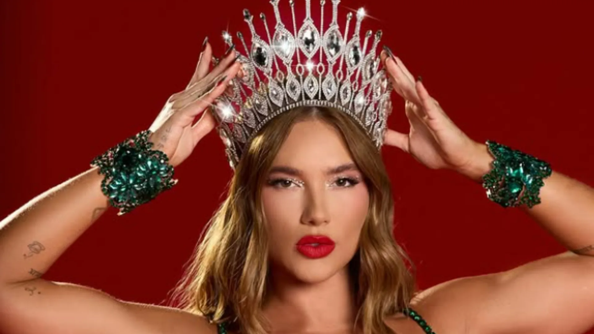 Virginia Fonseca é coroada Rainha de Bateria da Grande Rio