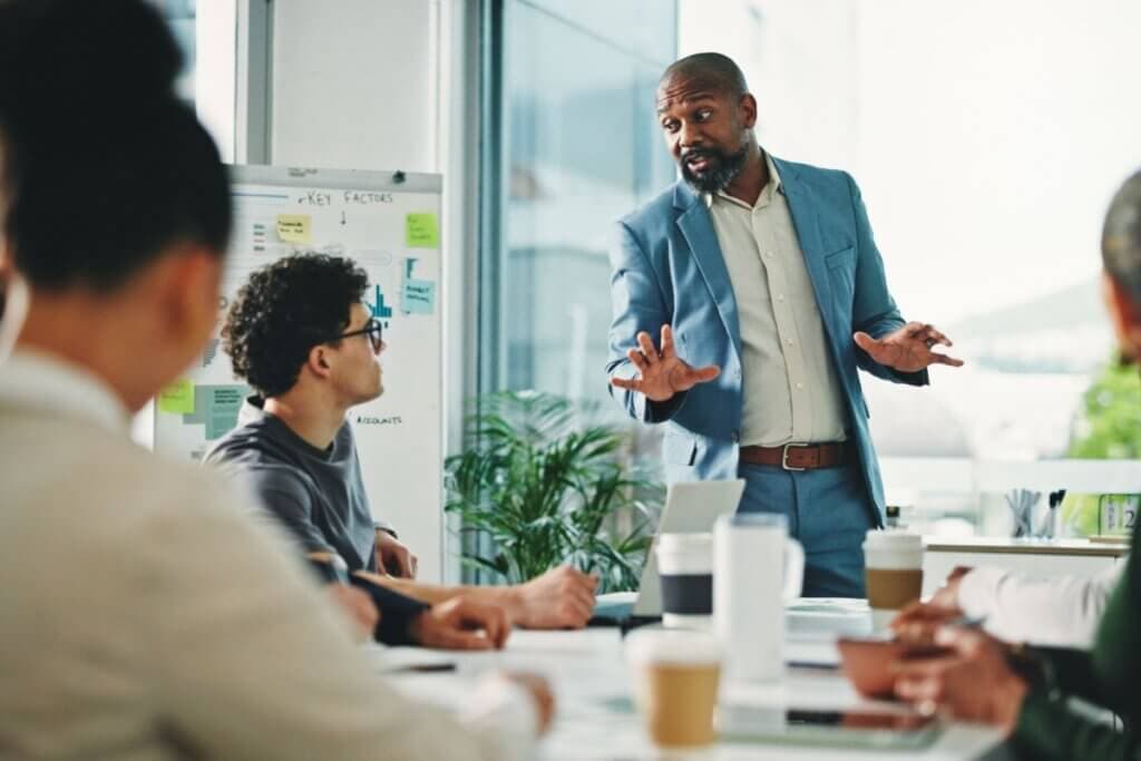 Conheça o erro que faz empresas crescerem e lucrarem menos