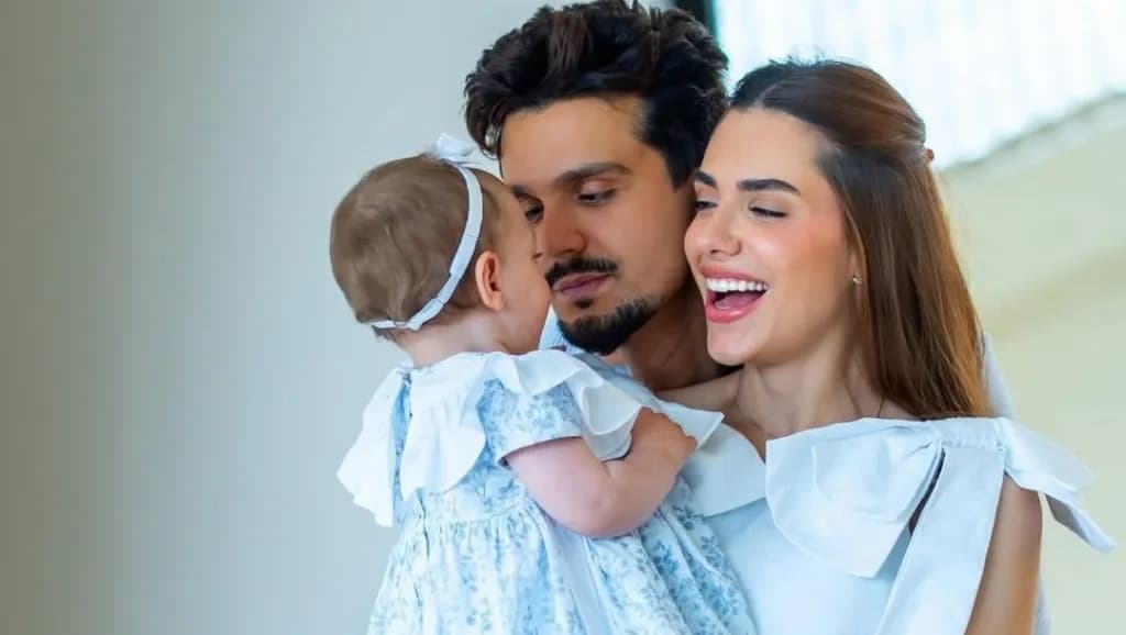 Luan Santana é aclamado em Goiânia em noite de grandes encontros e estreia da filha Serena na plateia