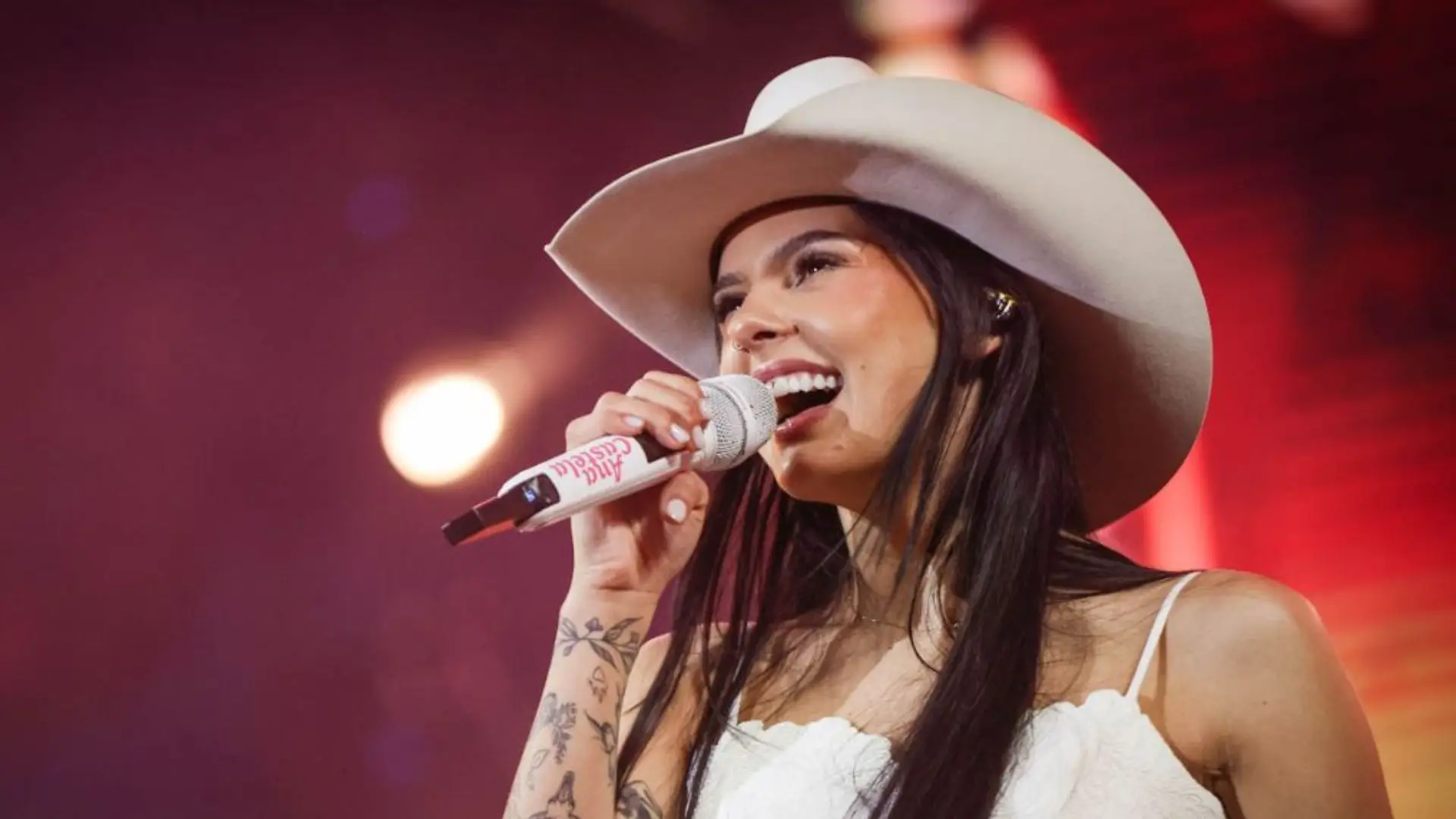 Com dor, Ana Castela mostra drama nos bastidores de show