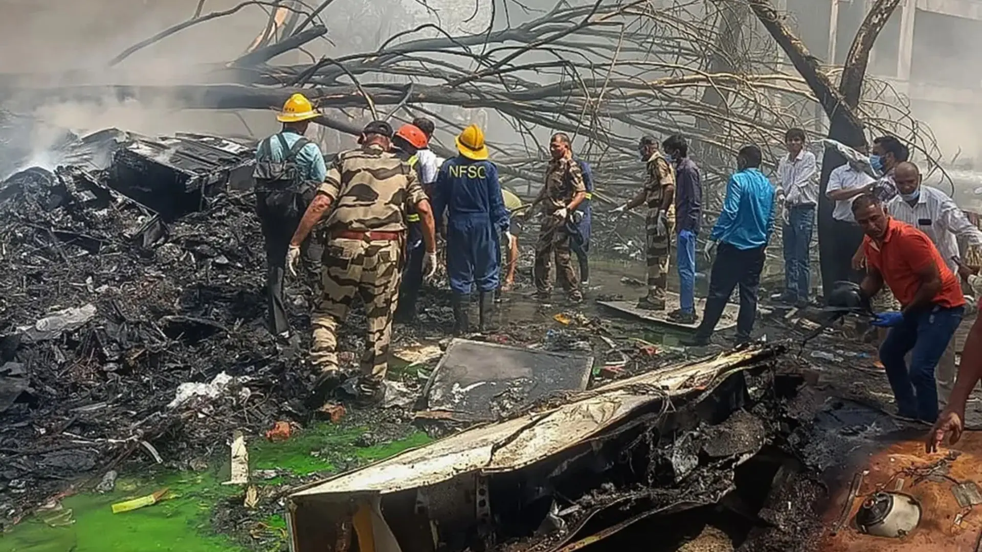Saiu andando! Vídeo inacreditável mostra sobrevivente de acidente aéreo