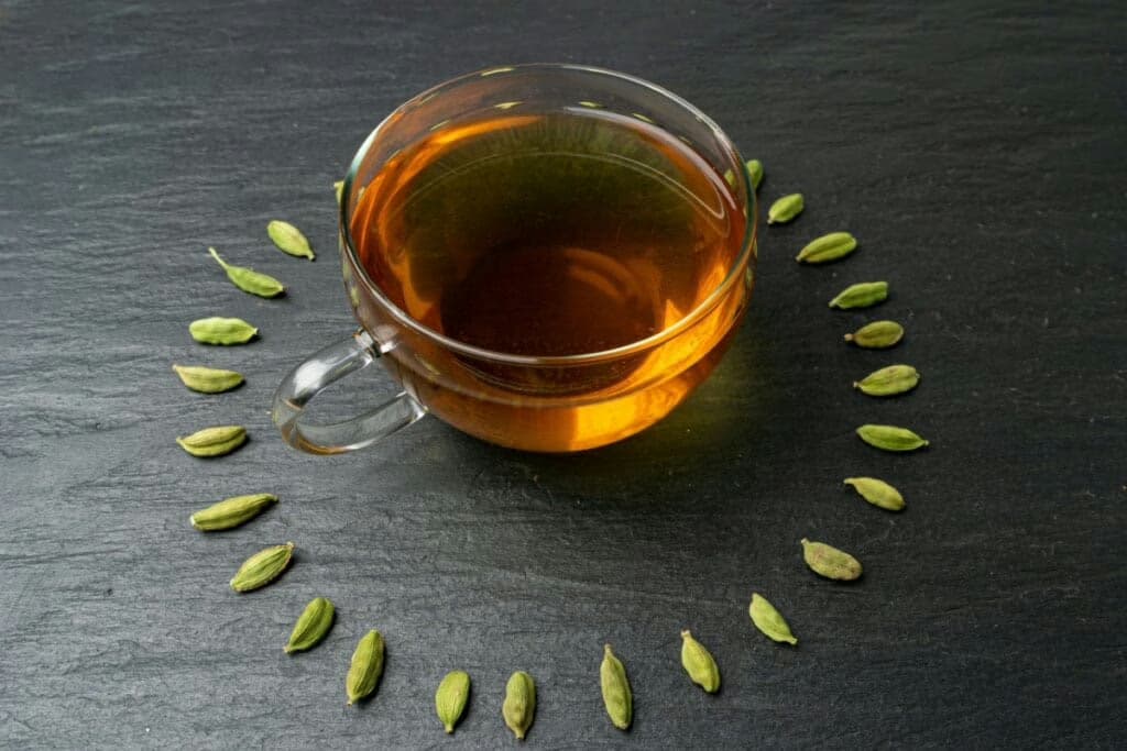 5 chás para detoxificar o organismo após o feriado