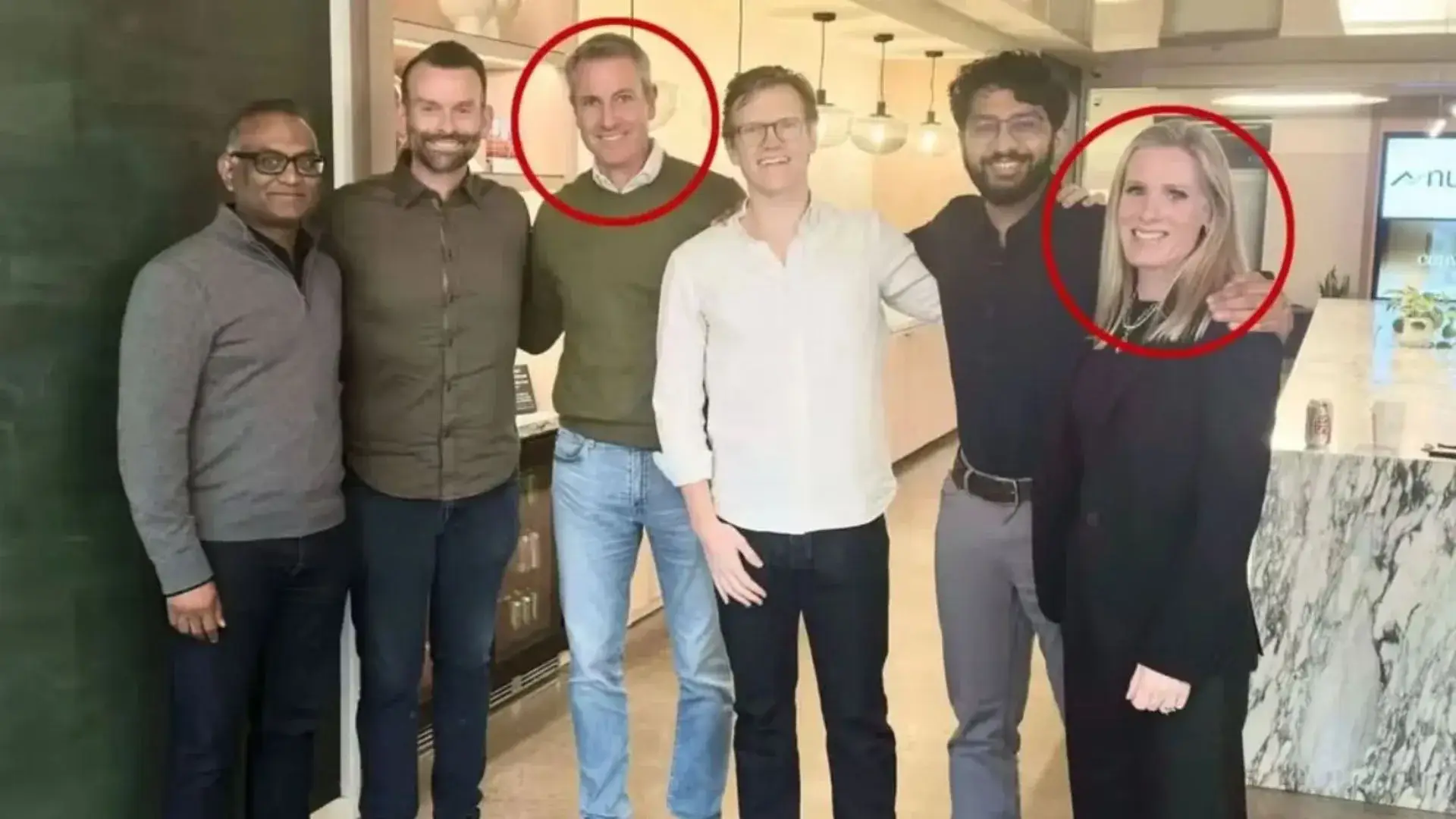 Mulher flagrada com CEO em show do Coldplay também se demite