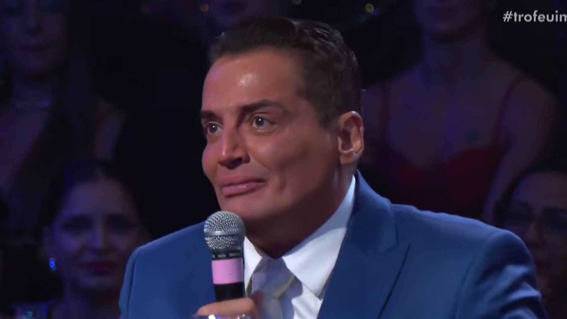 Leo Dias chora e faz revelação sobre momento comovente com a mãe