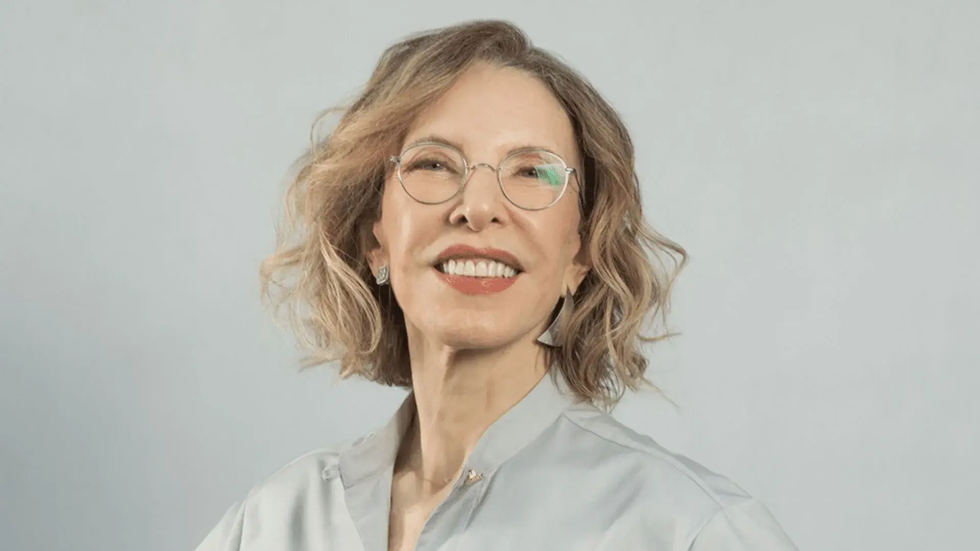 Marília Gabriela revela o que faz nos bastidores da televisão