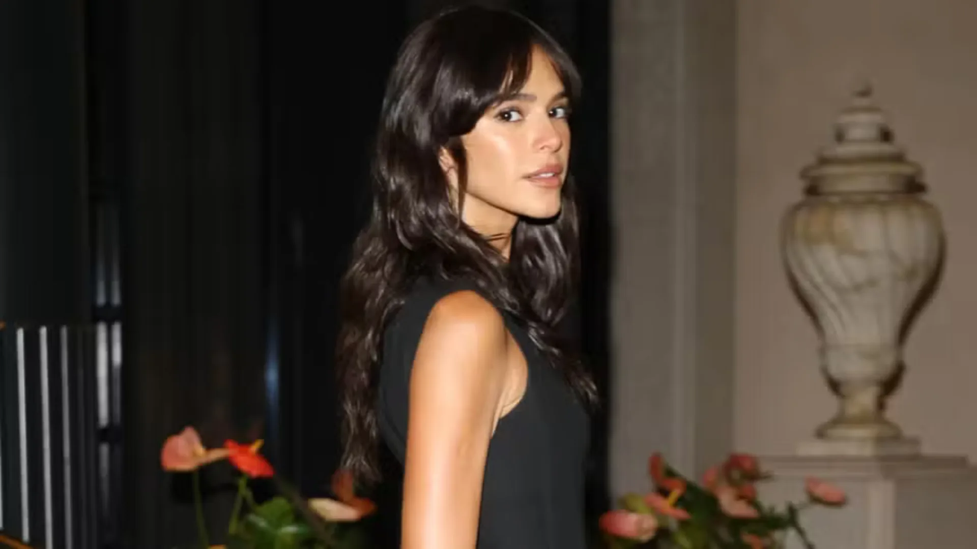 Bruna Marquezine aposta em novo visual e mostra detalhes do penteado