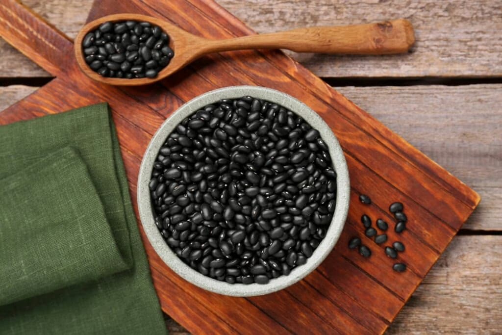 5 alimentos e bebidas para evitar antes e durante viagens de avião