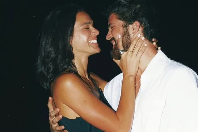 Bruna Marquezine e João Guilherme aparecem juntos e levantam suspeitas