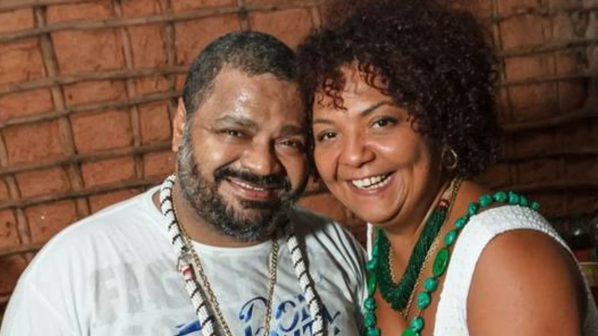 Esposa de Arlindo Cruz nega morte do cantor e desabafa sobre falsas notícias