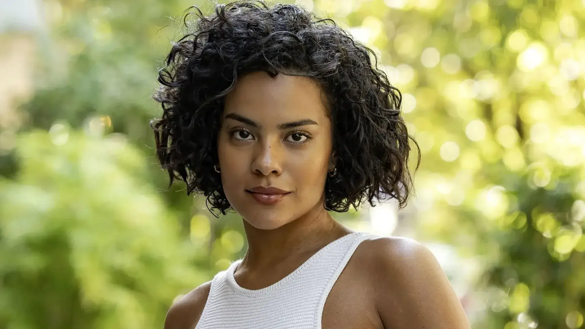 Após interação, Bella Campos surge ouvindo música de Zé Felipe