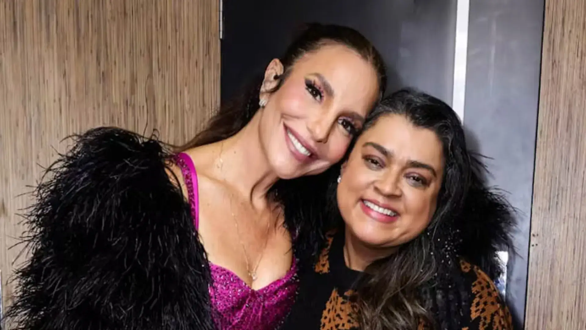 Ivete Sangalo vai às lágrimas ao homenagear Preta Gil em show