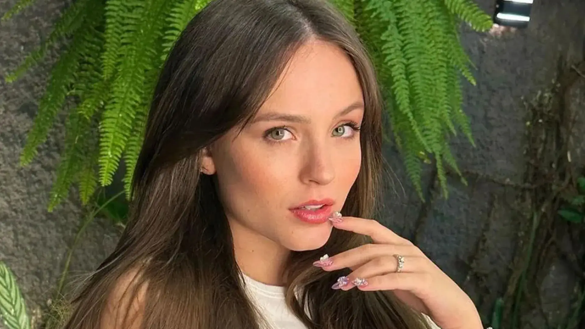 Larissa Manoela rebate críticas de Sonia Abrão: “Atura ou surta”