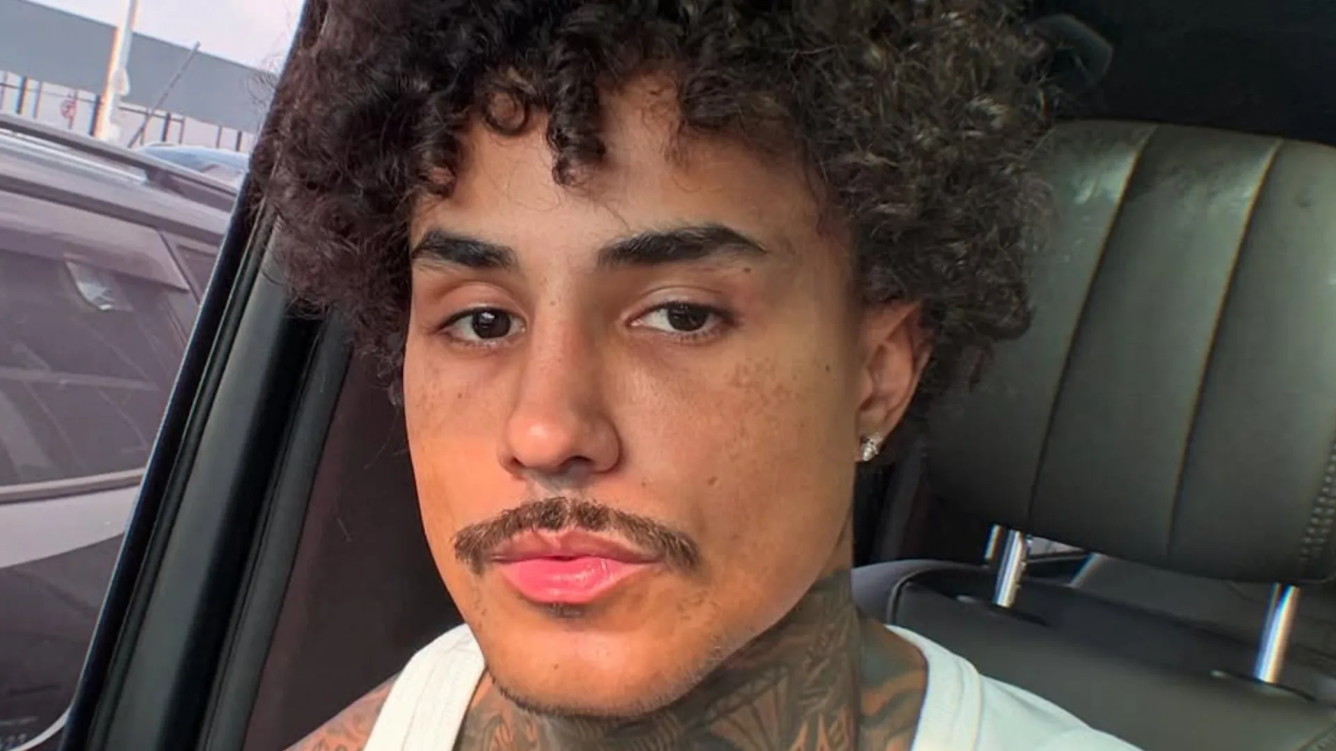 MC Livinho é atualizado após acidente de moto