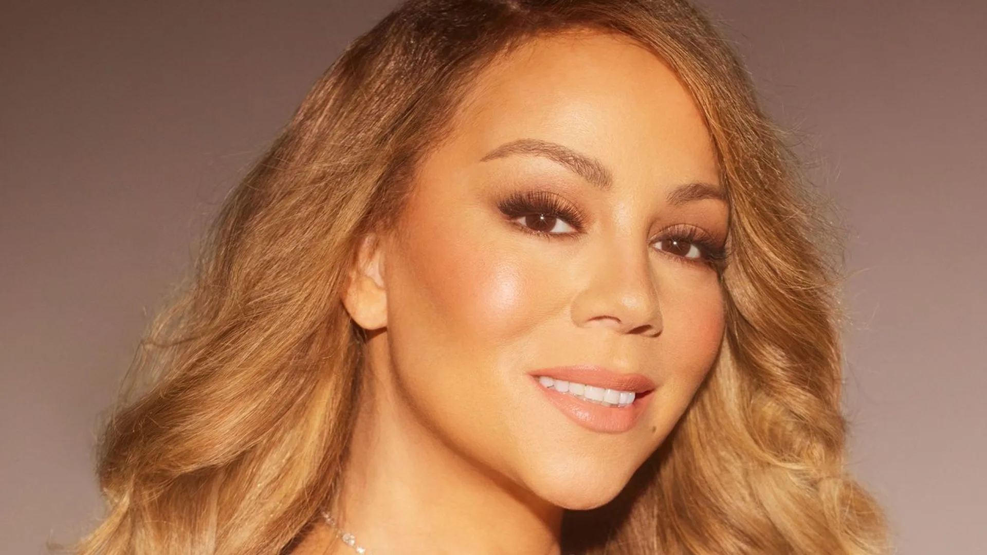 Vem aí! Mariah Carey revela título e data de lançamento de novo álbum