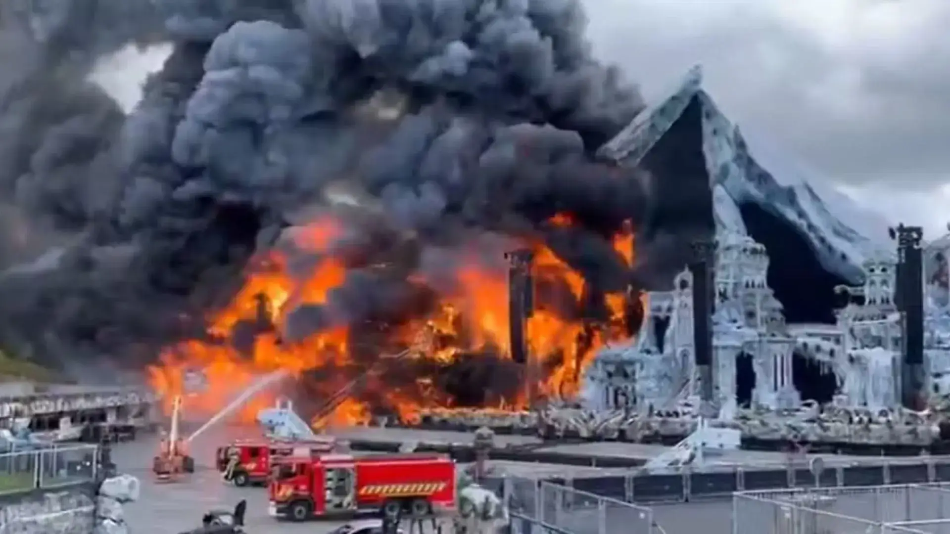 Palco principal do Tomorrowland é atingido por incêndio na Bélgica