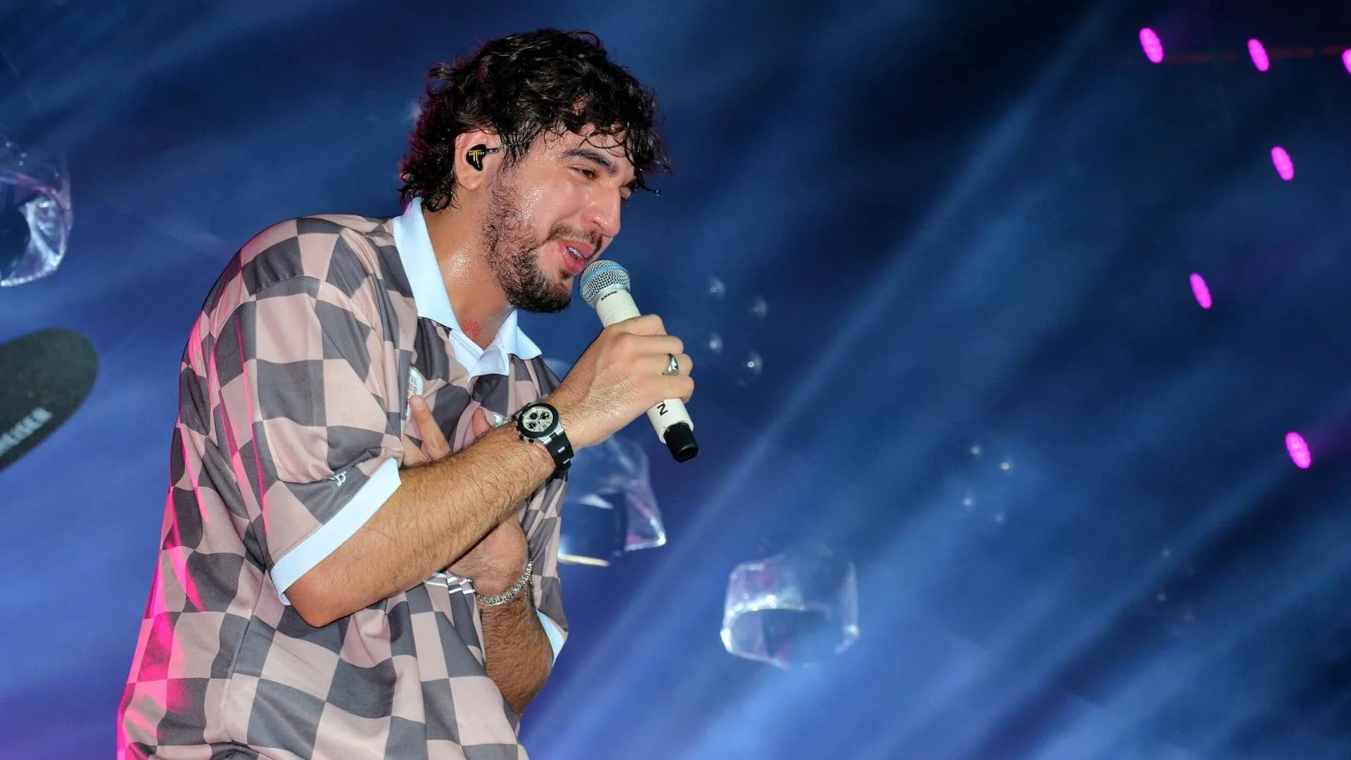 Fã com nanismo defende Nattan após cantor ser denunciado