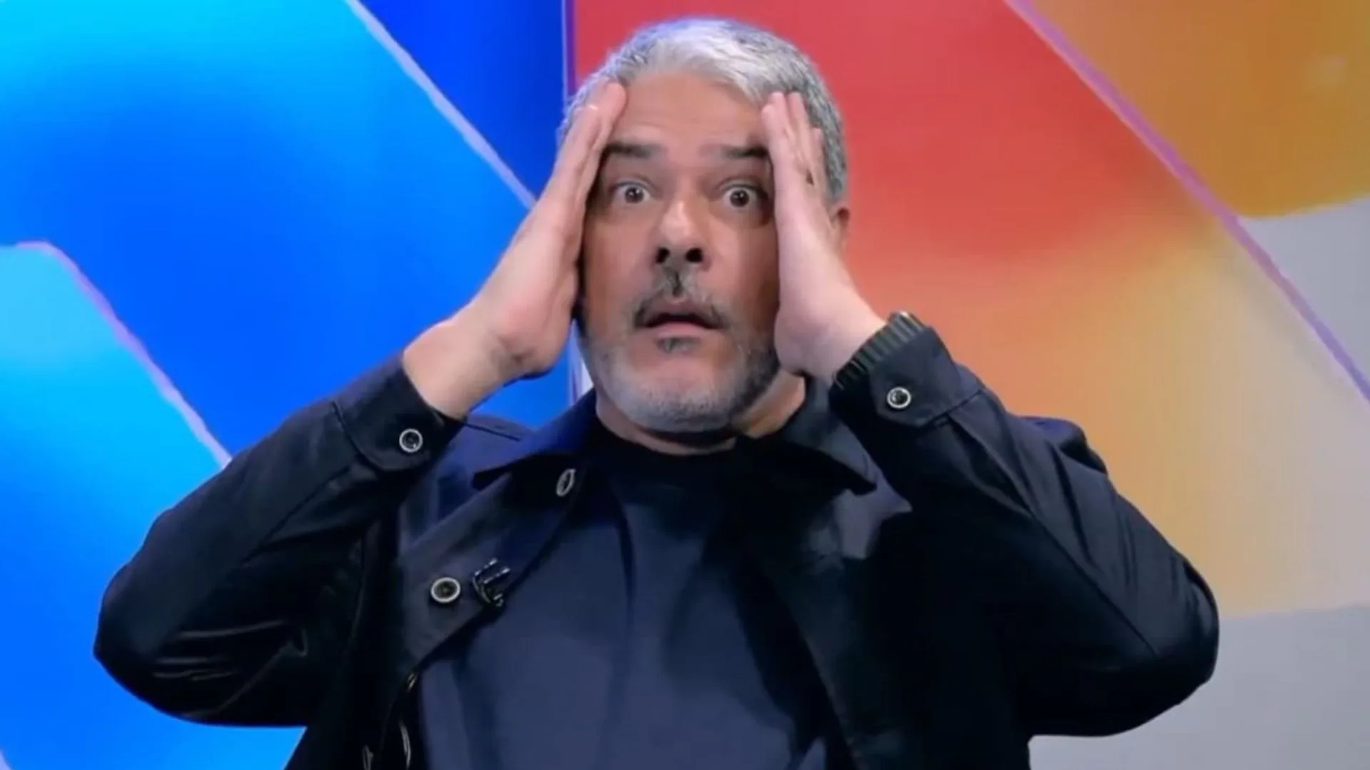 William Bonner lembra cenas de s*xo na redação do JN