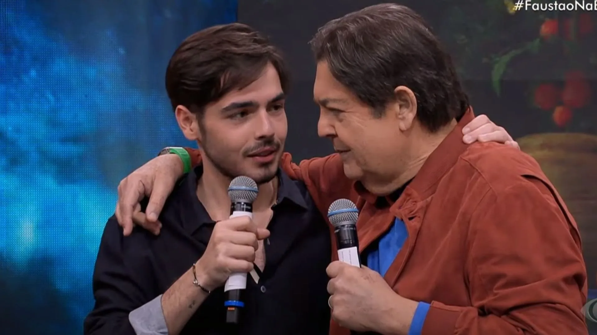 Filho de Faustão homenageia pai em estreia de programa