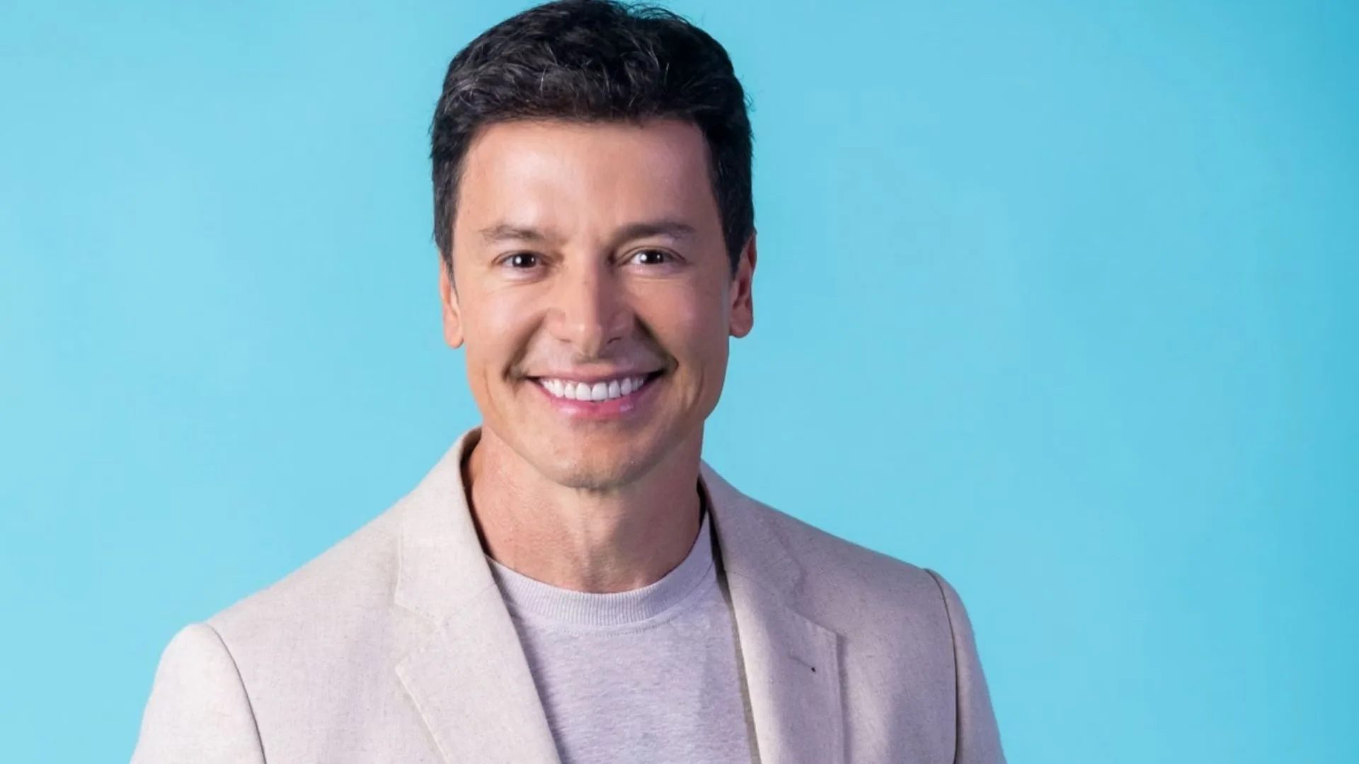 Rodrigo Faro mostra bumbum com enchimento durante o ‘Domingão’