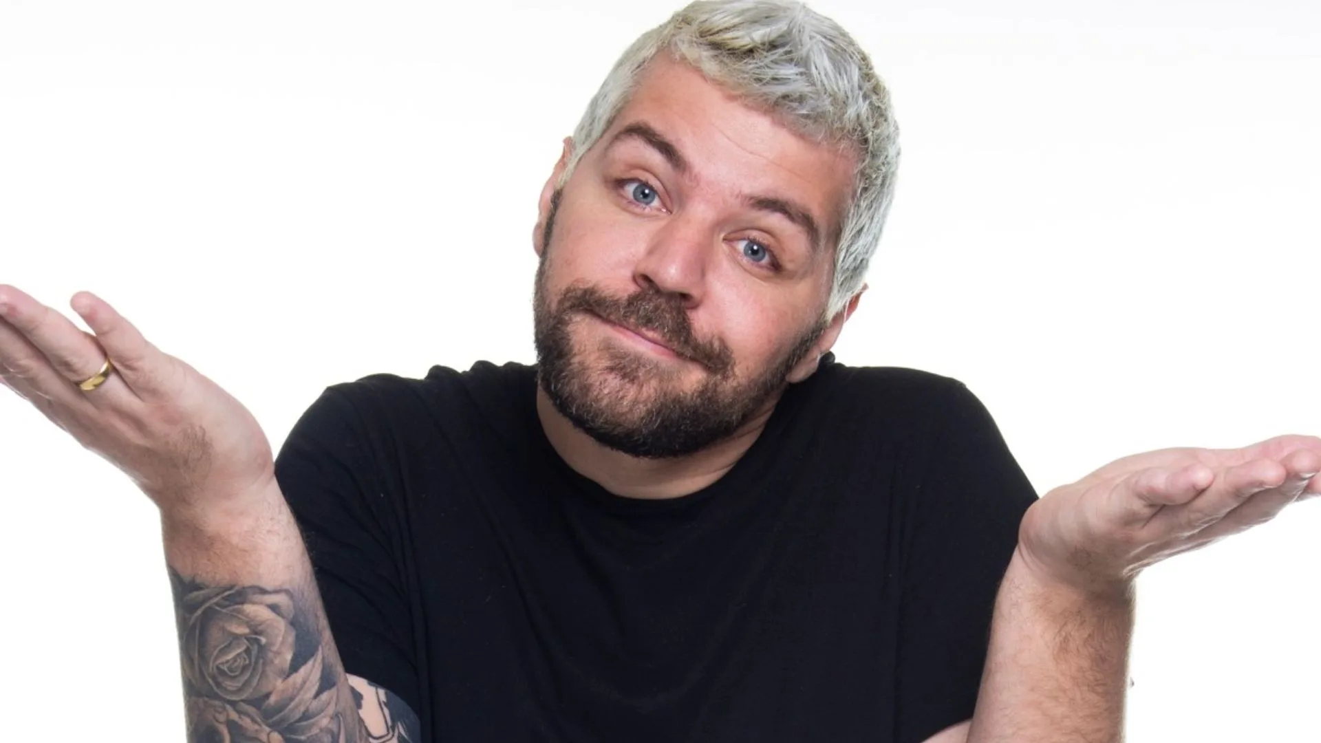 Ratinho chama Victor Sarro de puxa-saco e comediante rebate