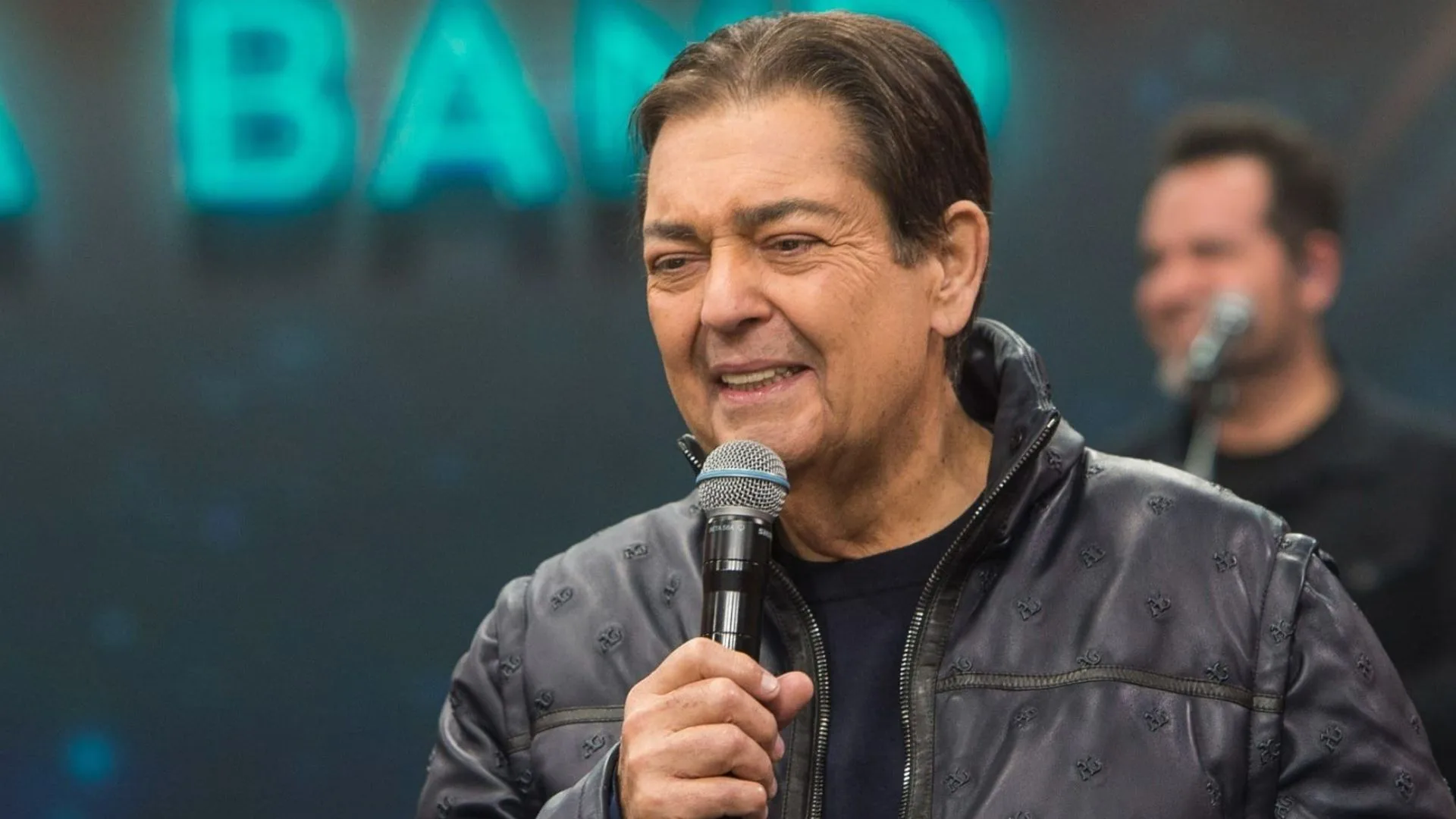 Faustão recebe alta de UTI e vai para quarto de hospital em SP