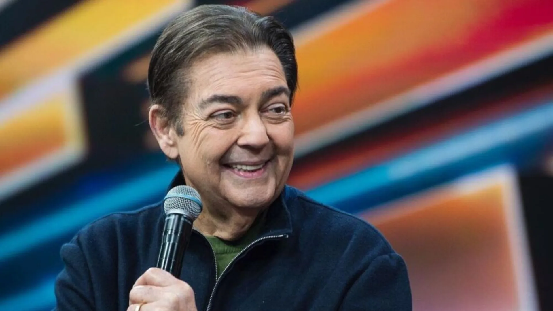 Faustão é internado em SP com infecção na perna e João Silva cancela festa de última hora