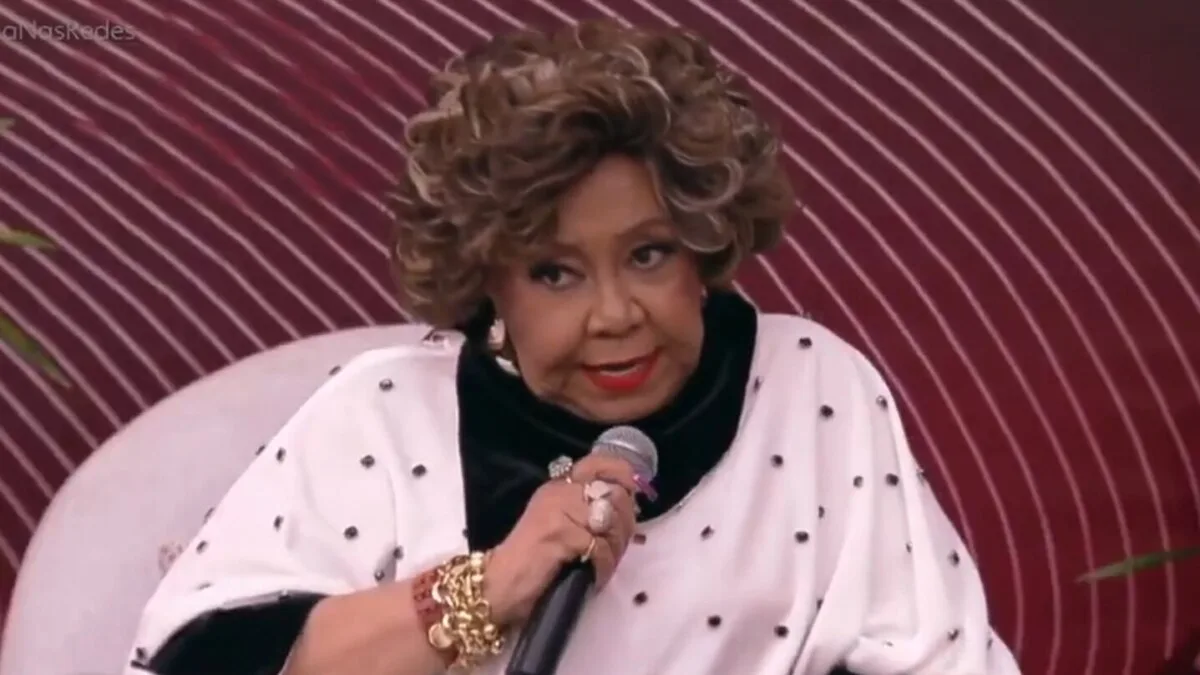 Alcione manda recado para Trump ao vivo: “Vou fazer uma macumbinha”