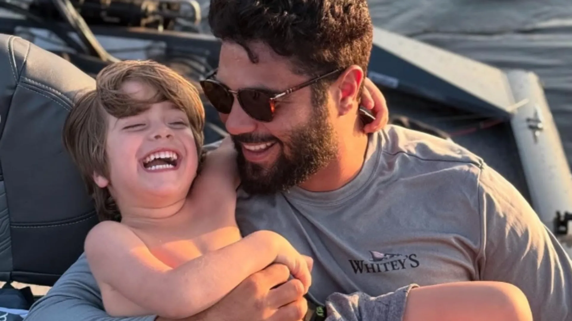 Henrique coloca filho para montar em carneiro e gera polêmica