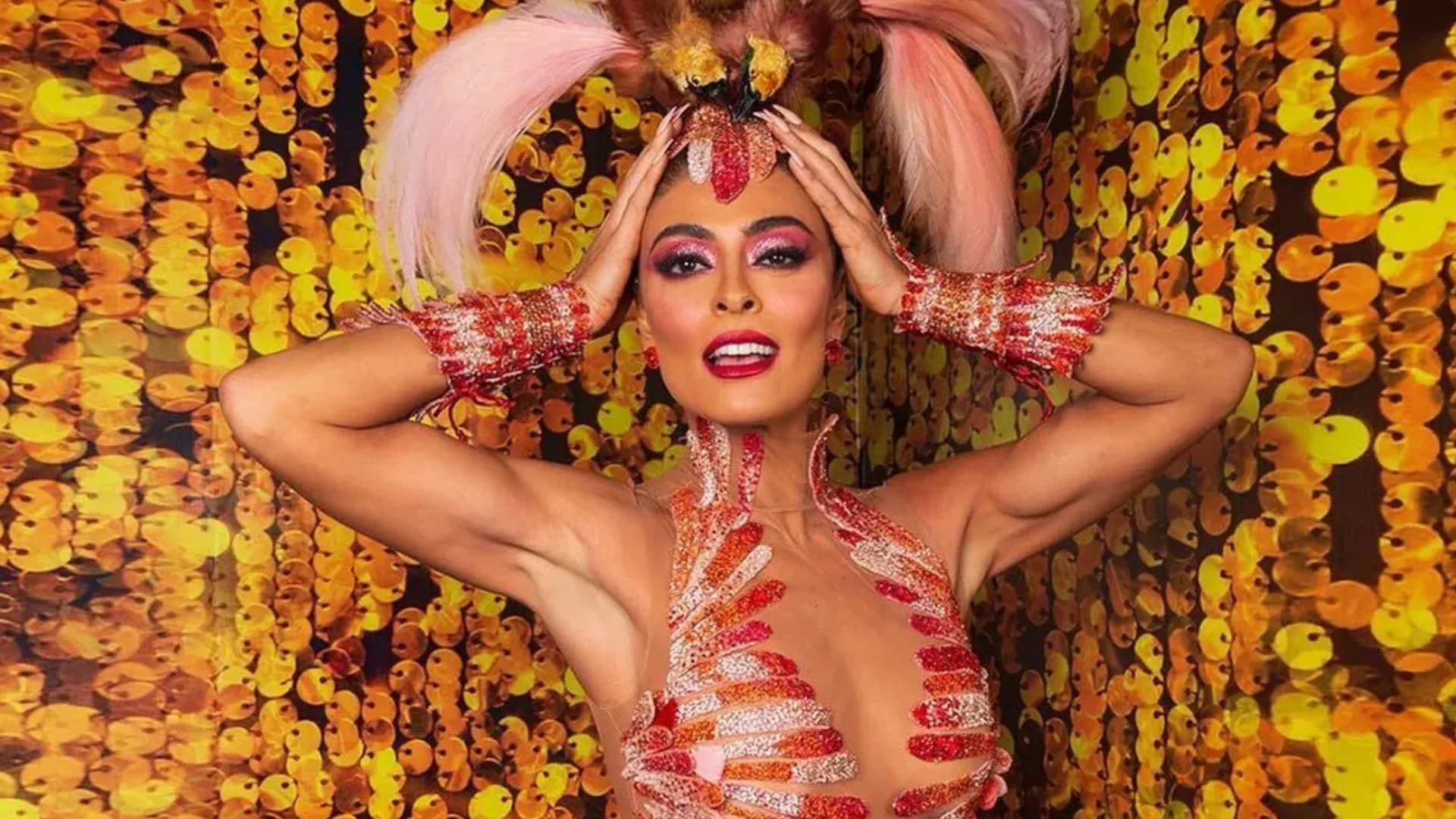 Juliana Paes volta ao posto de rainha da Viradouro e agita a web