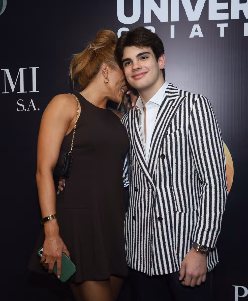 Filho de Faustão surge acompanhado em festa e movimenta a web