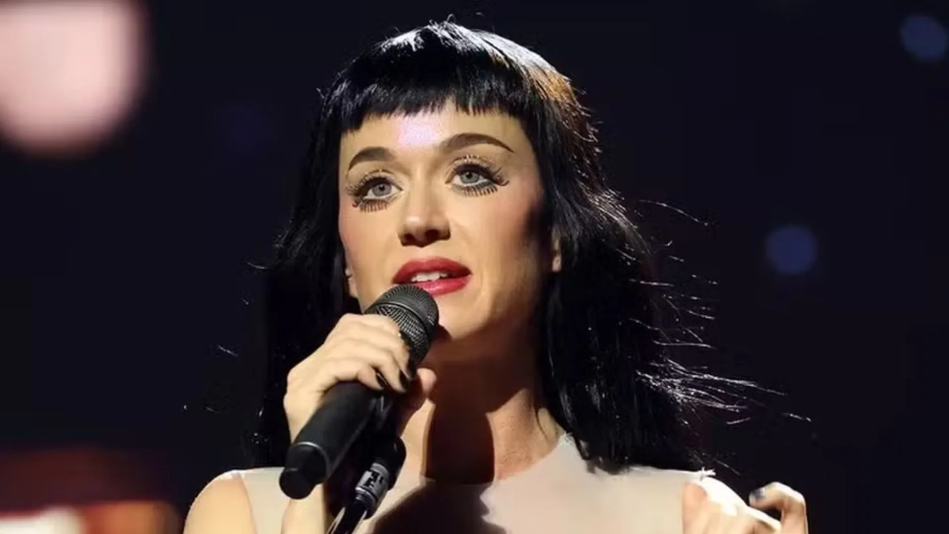 Fã de Katy Perry desmaia no palco durante show nos EUA