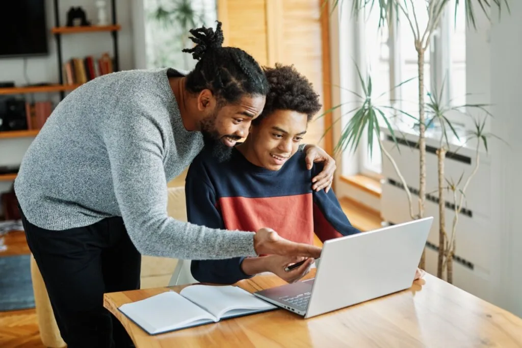 Apoio dos pais influencia o desempenho dos filhos no Enem