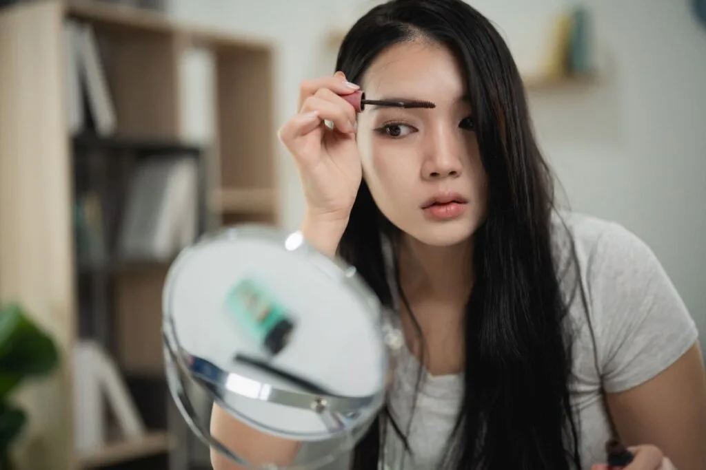 5 dicas para cuidar das sobrancelhas em casa