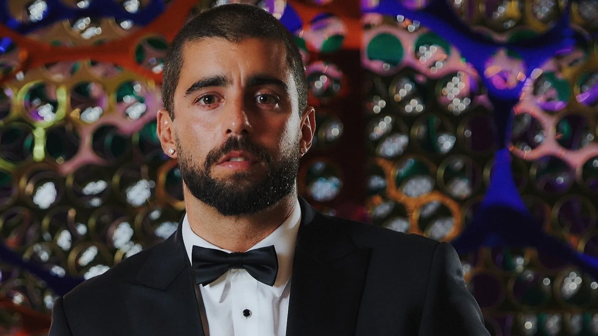 Pedro Scooby detona visitantes que jogam lixo na praia