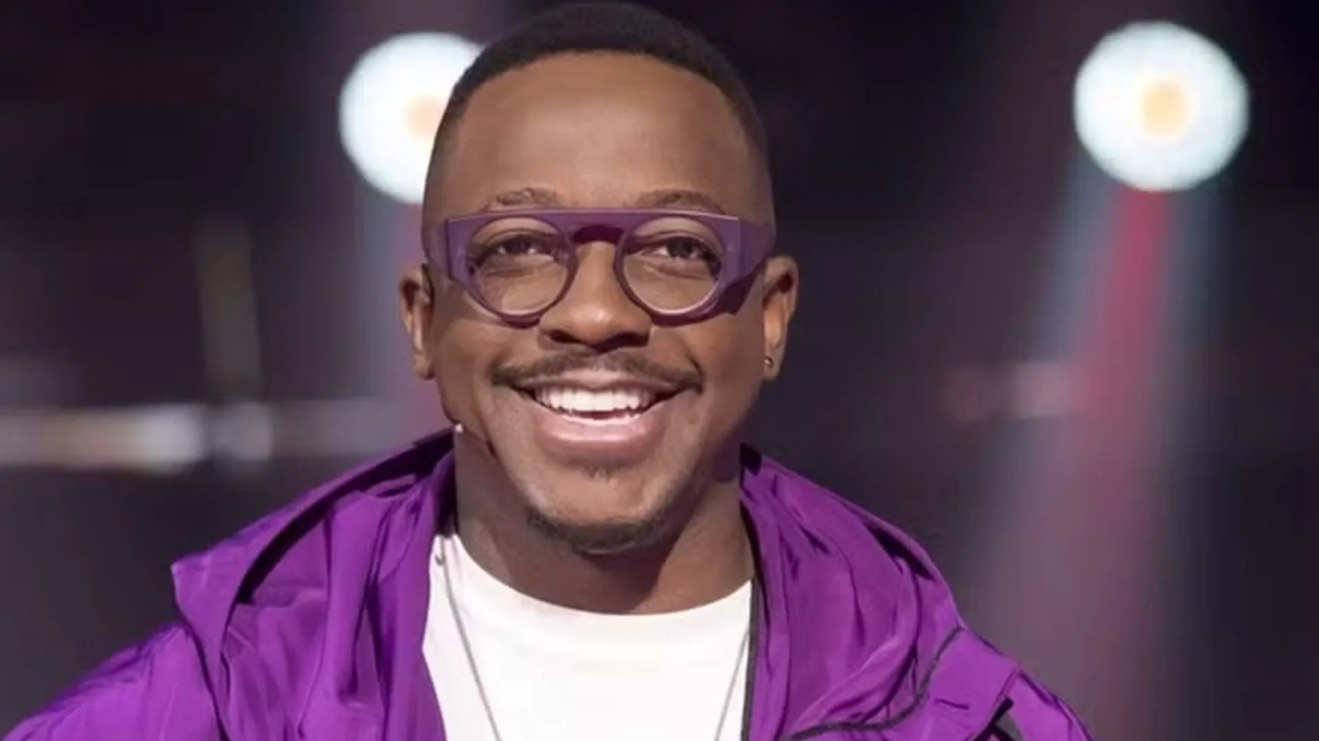 Mumuzinho imita dança de Virginia Fonseca durante show e viraliza