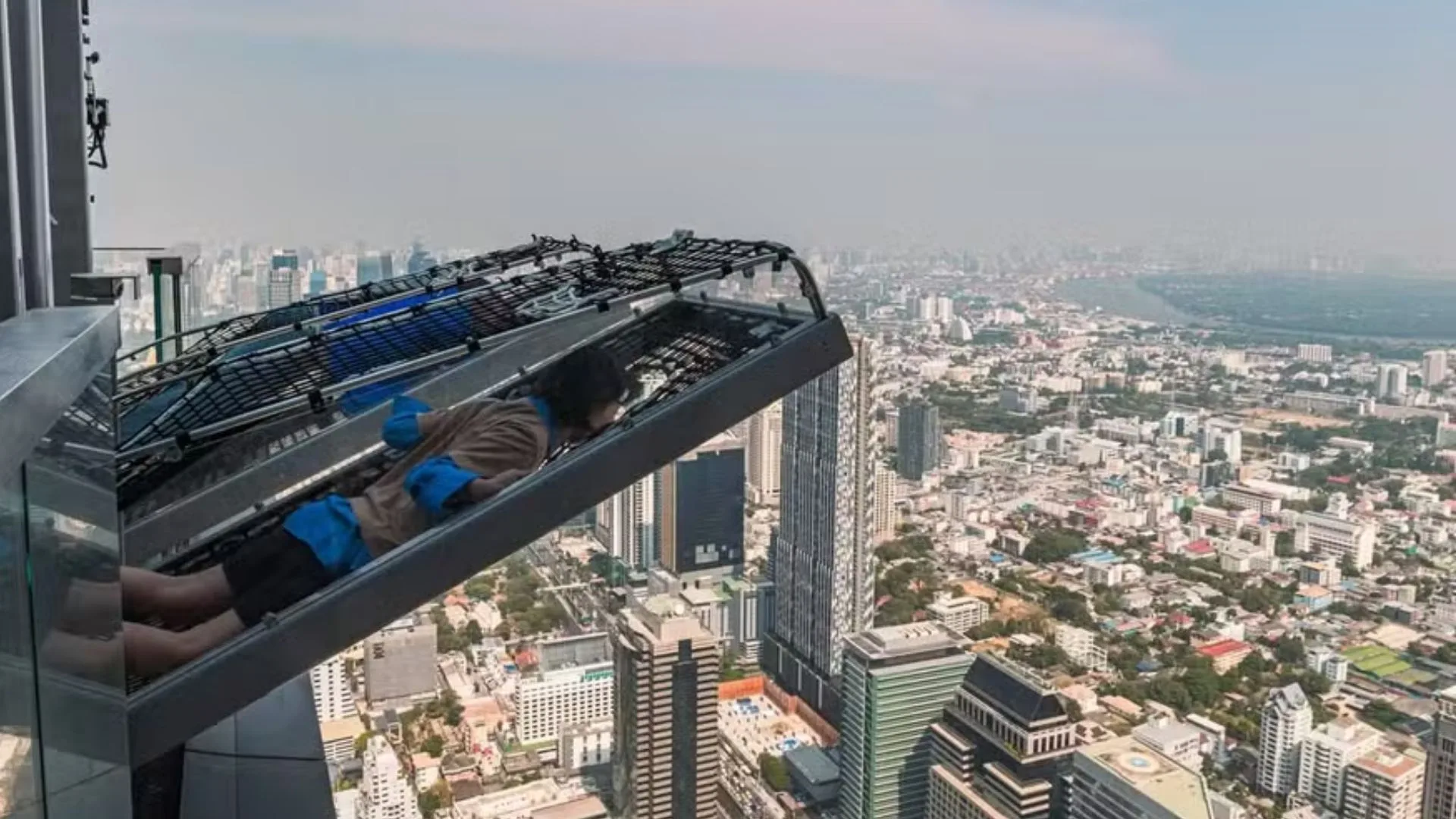 Influenciadora mostra atração assustadora na Tailândia