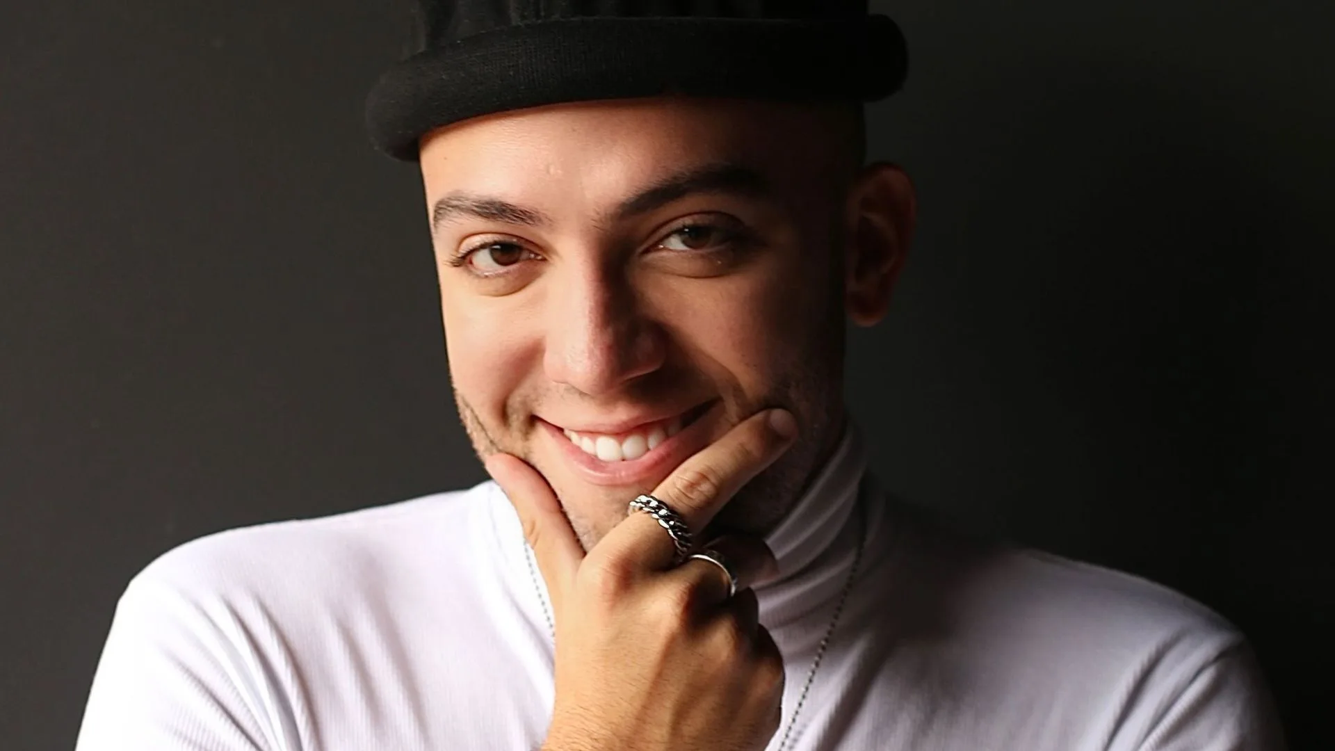 Lucas Rangel faz trend de correr com robô humanoide de R$ 230 mil