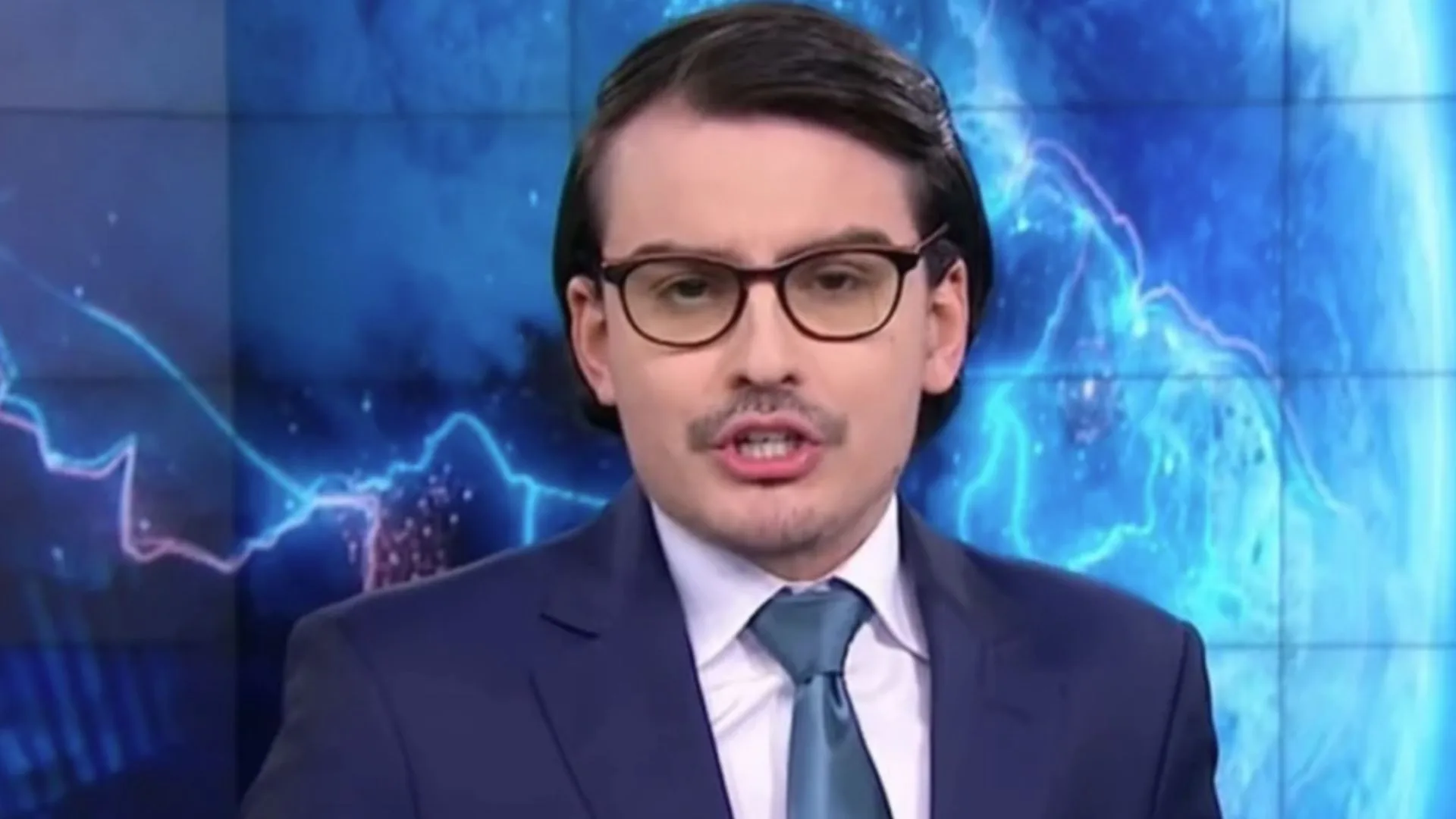 A Fazenda: Cavalo Apolo morde a cabeça de Dudu Camargo