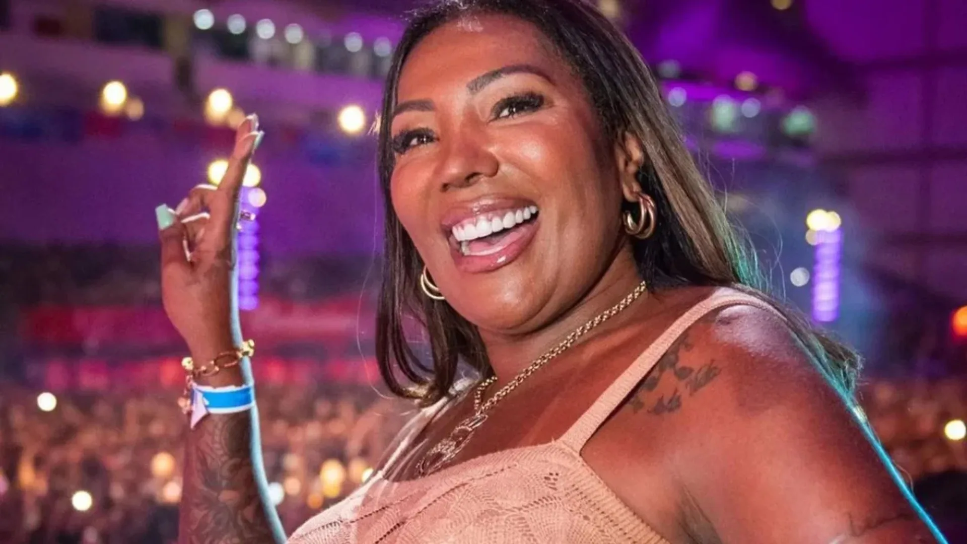 Silvana Oliveira se emociona ao ganhar mansão de Ludmilla na Barra da Tijuca