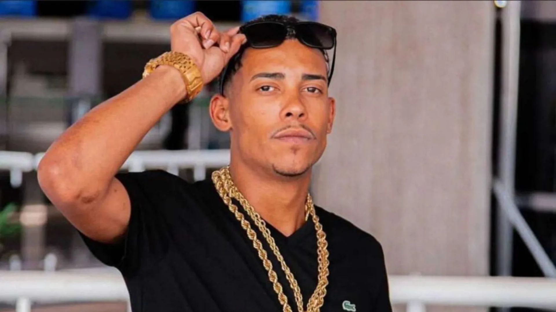 Mc Poze relata roubo de carro no Recreio dos Bandeirantes