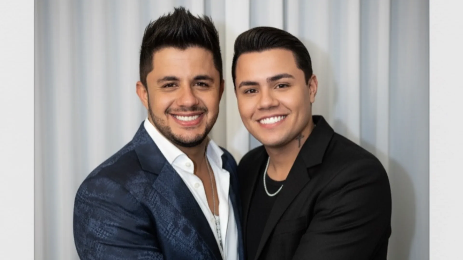 Felipe Araújo recria foto com Cristiano Araújo por IA e emociona fãs nas redes