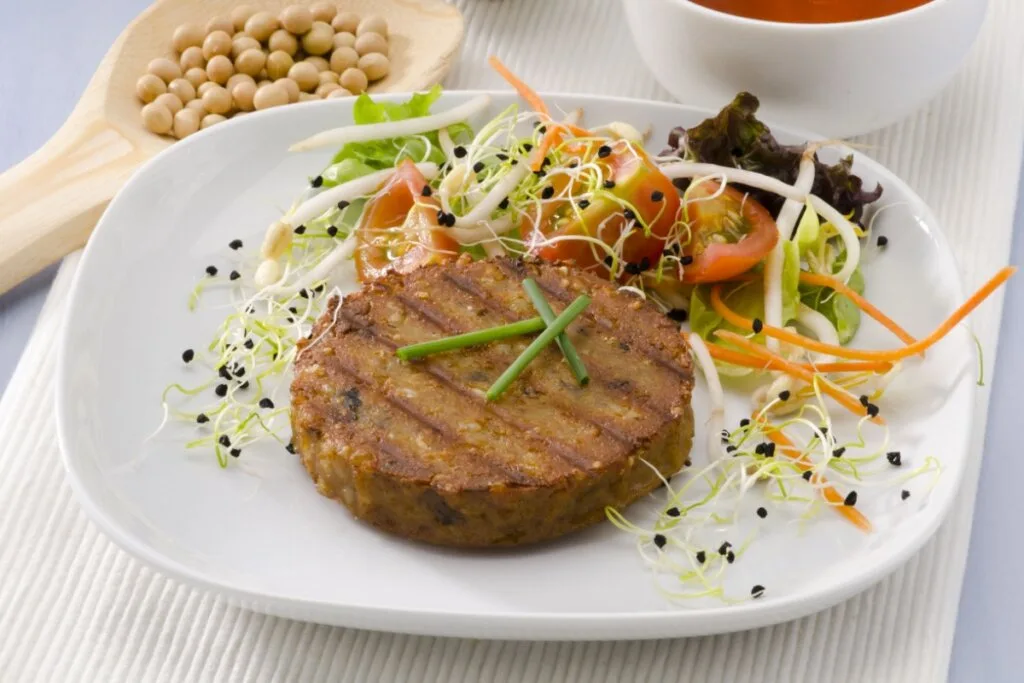 7 receitas veganas com tofu ricas em proteínas