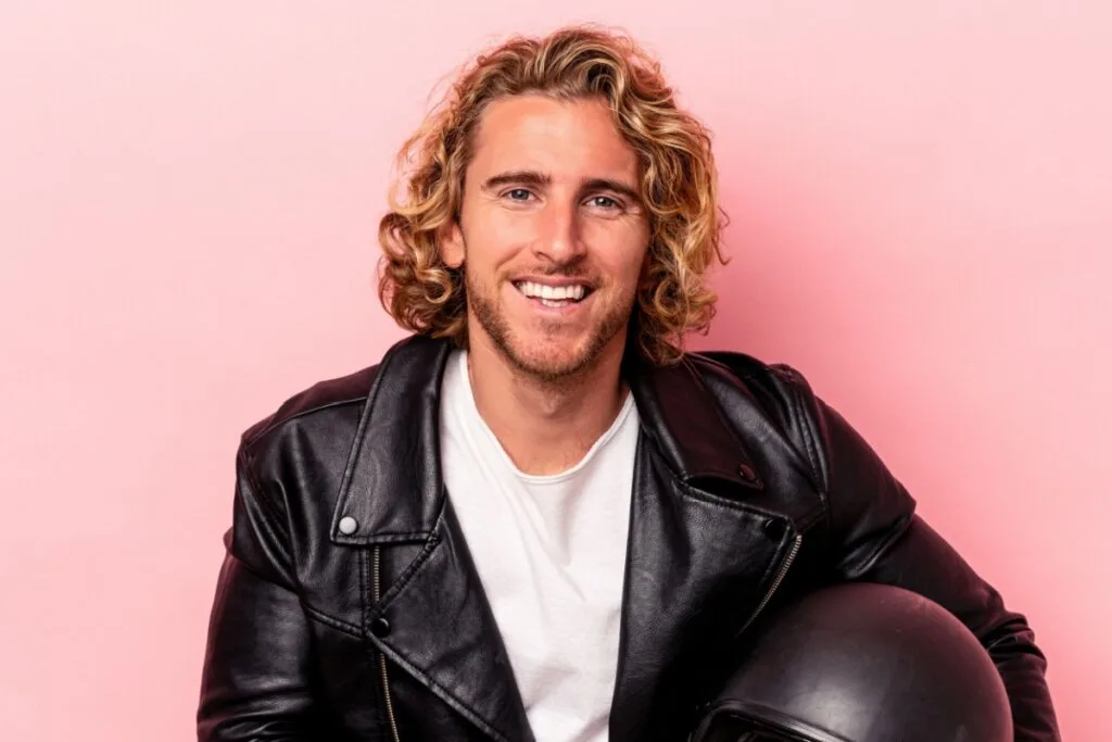 3 penteados femininos e masculinos para aproveitar os festivais