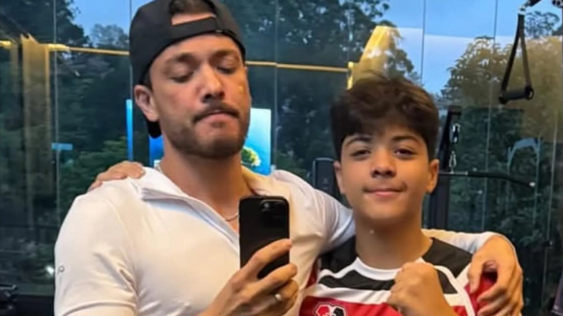 Filho de Wesley Safadão faz cirurgia após descoberta de tumor