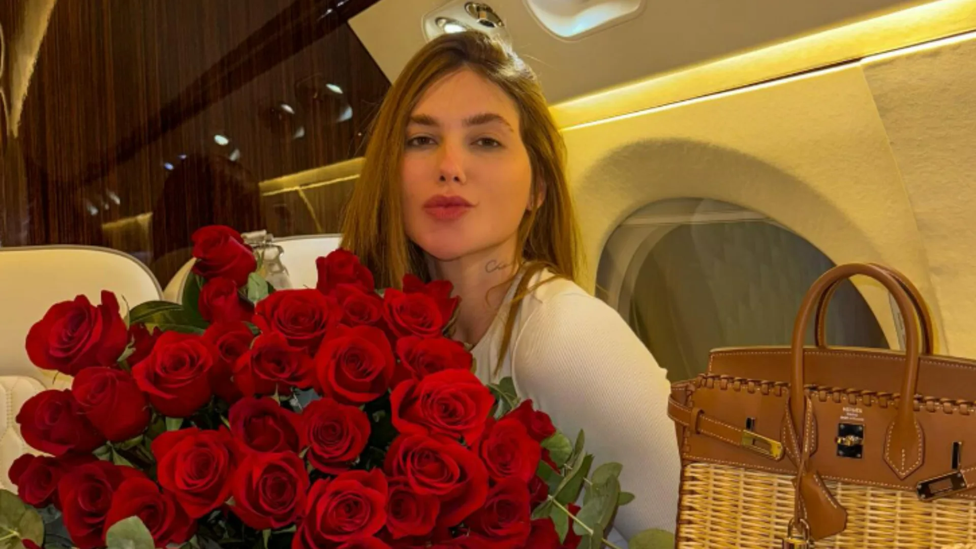 Virginia volta à Espanha em meio a rumores de affair com Vini Jr