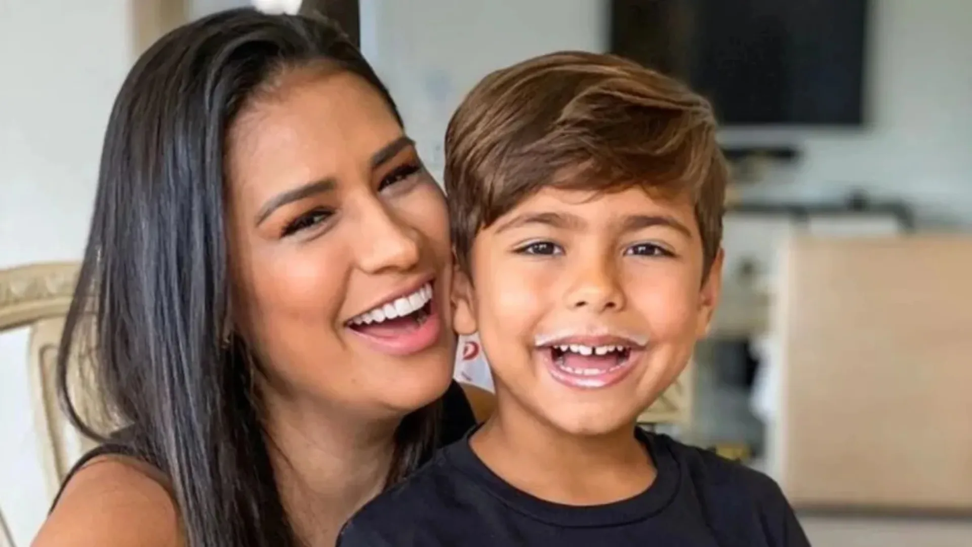 Simone Mendes emociona o filho em trend sobre privilégios