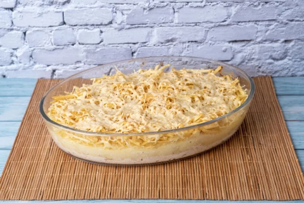 5 receitas criativas e práticas com frango desfiado para o almoço