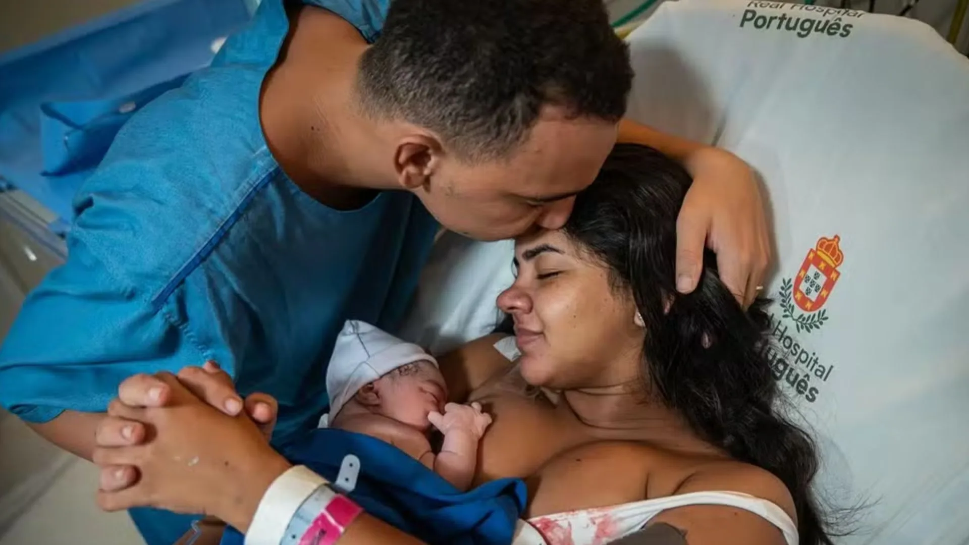 João Gomes cita nascimento do filho e explica polêmica por show cancelado