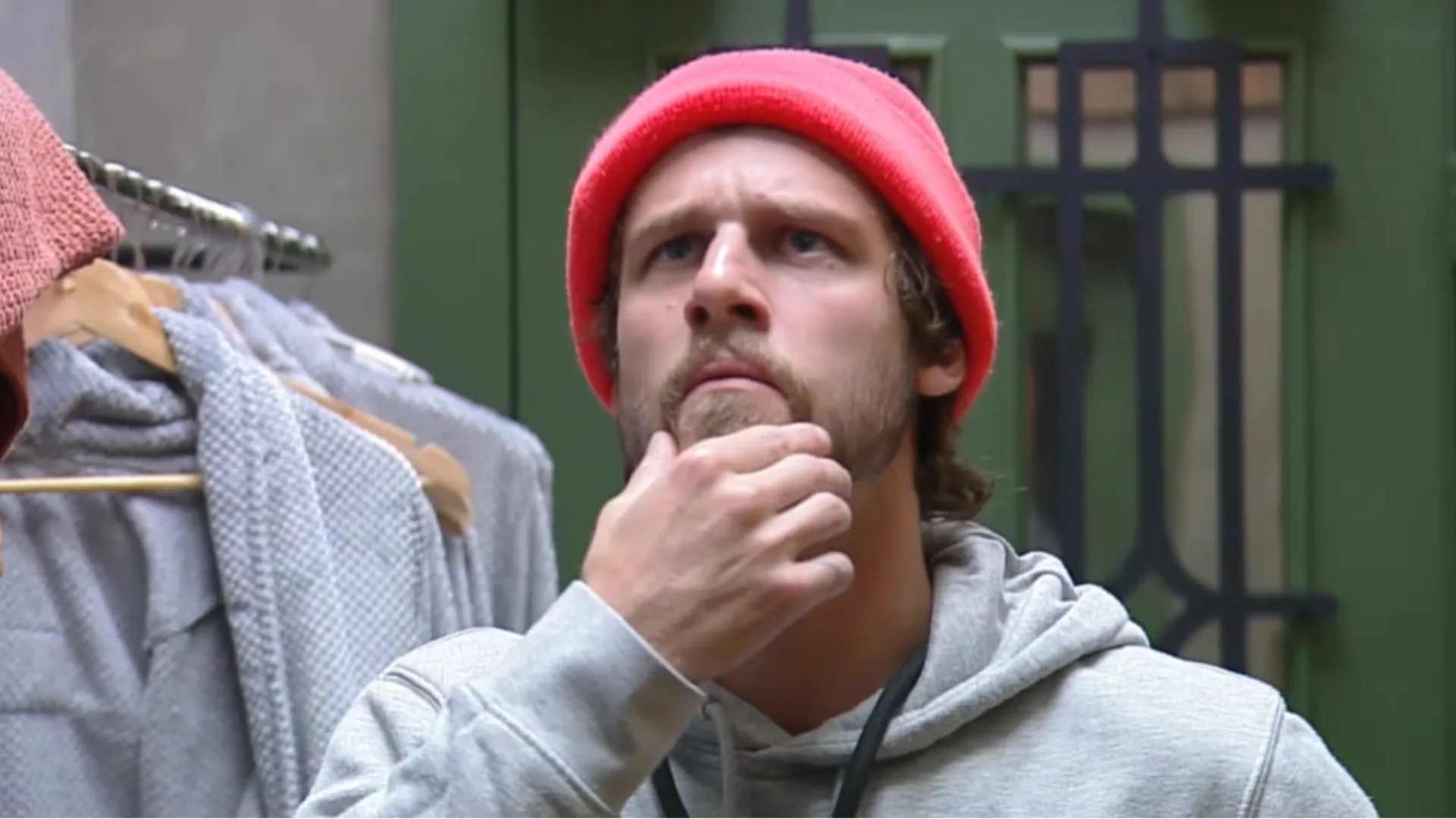 A Fazenda: Matheus Martins cumpre a primeira missão de infiltrado